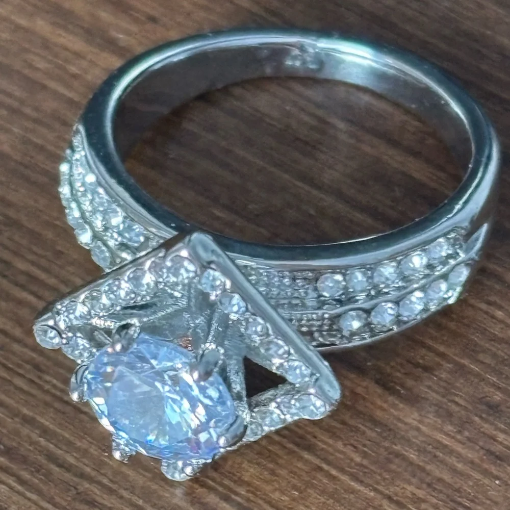 Silver Tone Crystal Ring with diamond shape center piece/size 6.5/ side crystals